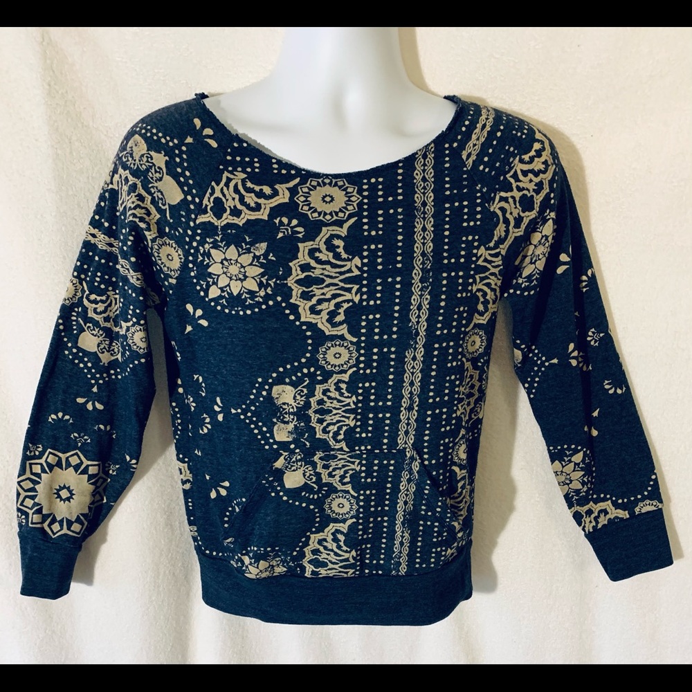 NWOT Alternative Earth Navy & Cream Sweatshirt